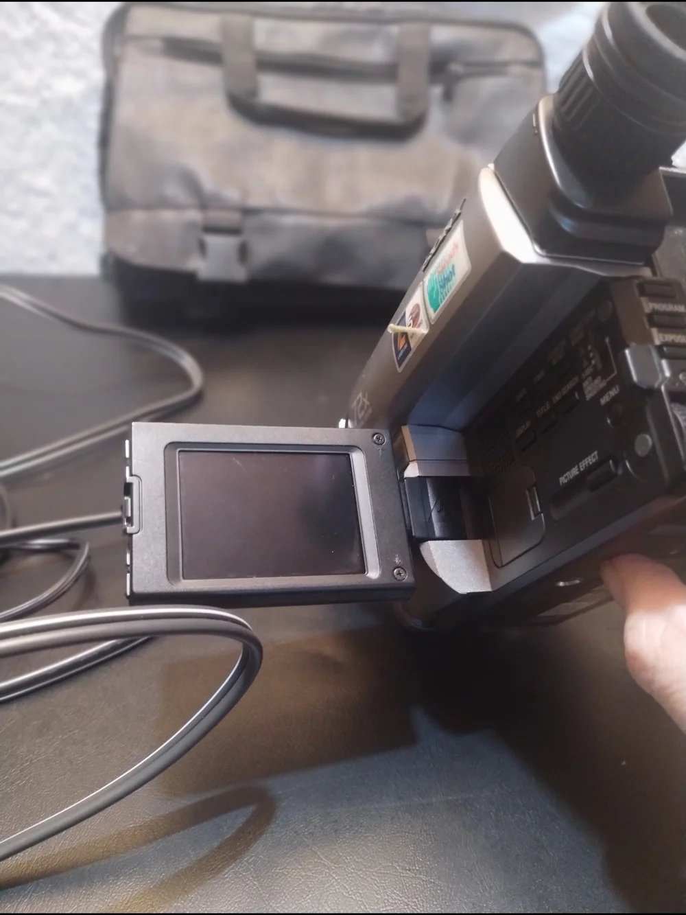 Vintage Sony Handycam CCD-TRV615 Hi-8 With Night Vision And Bag Charger Battery